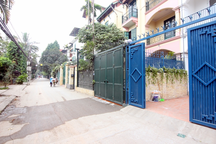 4 Bedrooms / 4 Bathrooms mini-villa in Xom Chua Westlake, Tay Ho, Ha Noi for rent